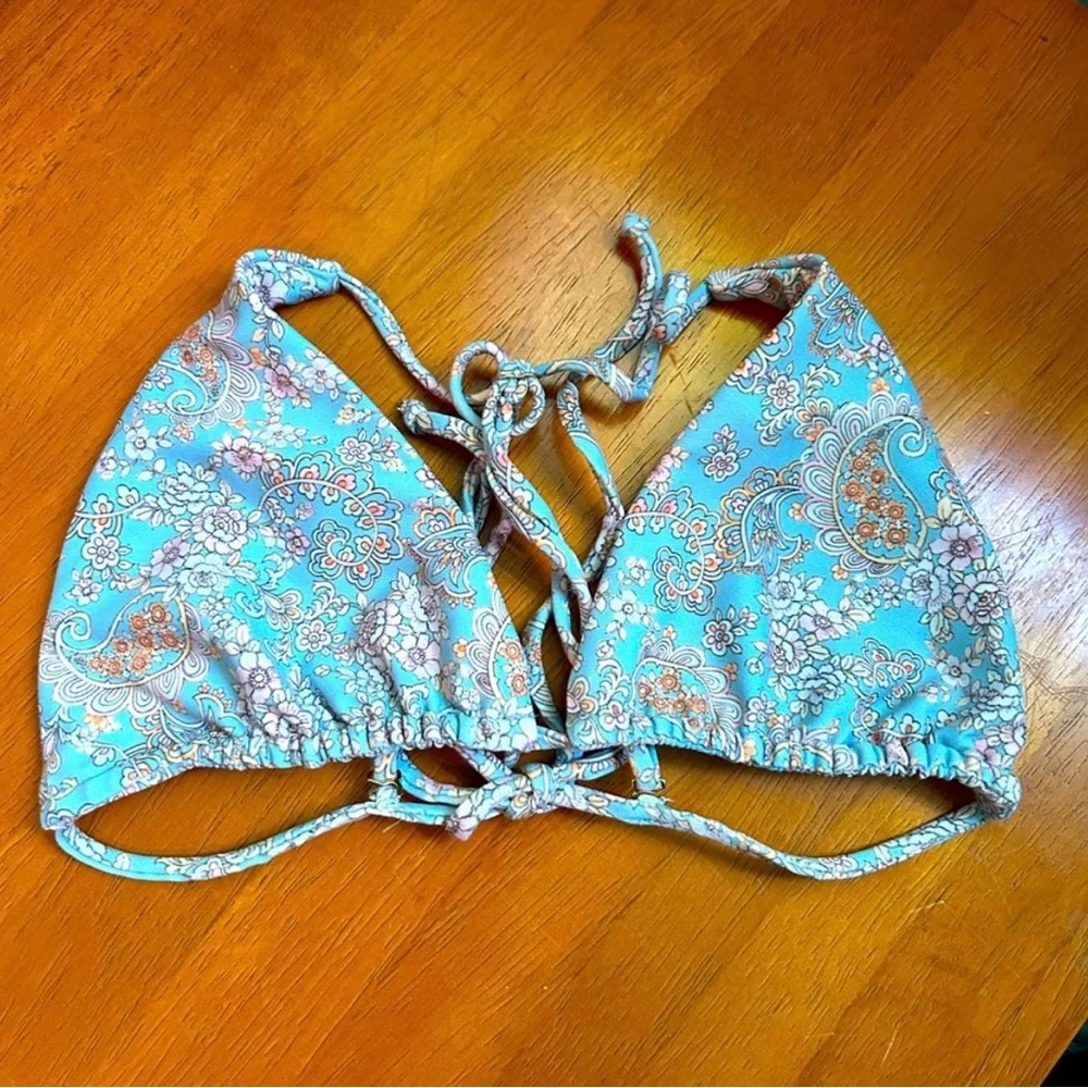 Skatie bikini top 🩵🌸 - Picture 1 of 2